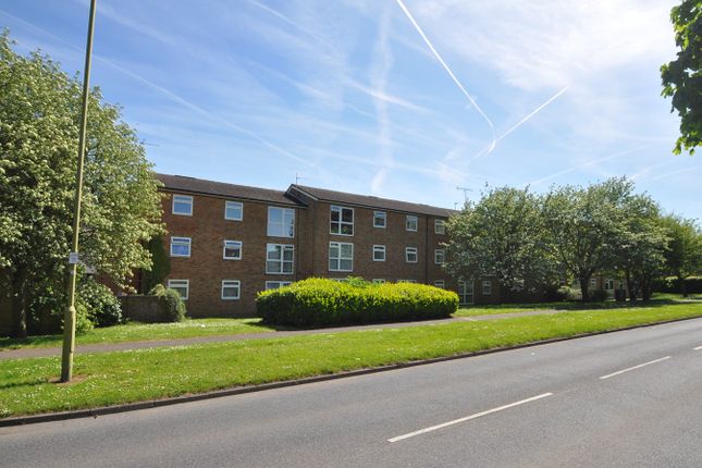 Thumbnail Flat for sale in Hedgebrooms, Welwyn Garden City