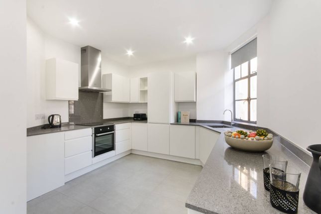 Flat to rent in Maida Vale, Little Venice, London