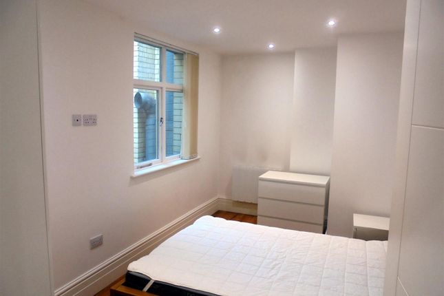 Flat to rent in East Parade, Leeds