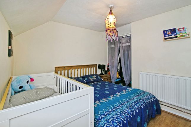 35,, Lemon Place, Redruth photo 3