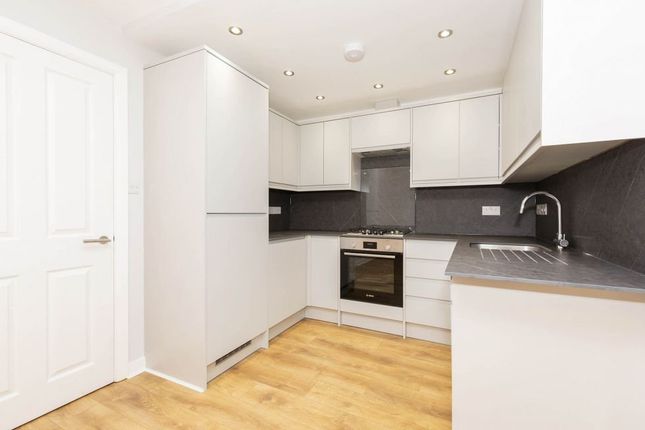 Flat to rent in Linacre Road, London