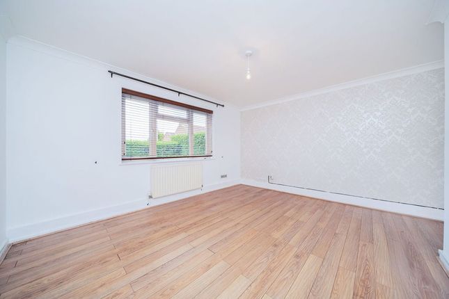 27, Anslow Gardens, Iver photo 3