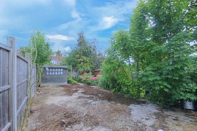 3, Northolt Gardens, Greenford photo 3