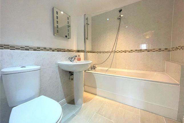 Flat 18,, Surrey Cloisters, Godalming photo 3
