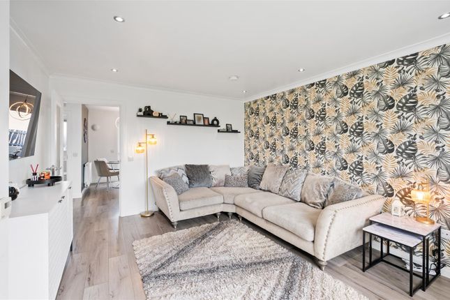 73, Hare Moss View, Whitburn photo 2