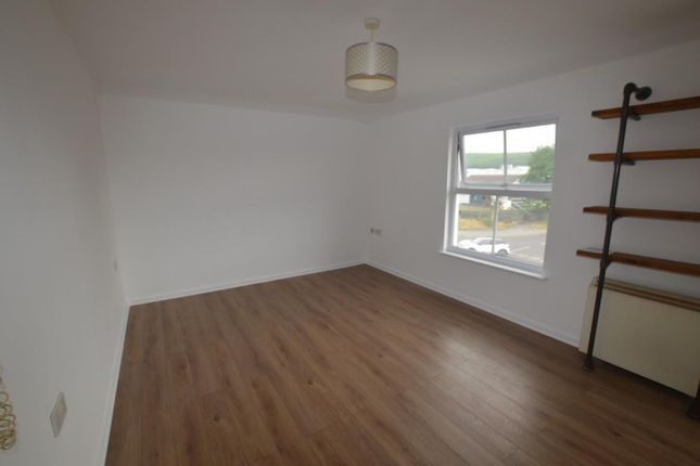 16 Agar Court, Fore Street, Redruth photo 4
