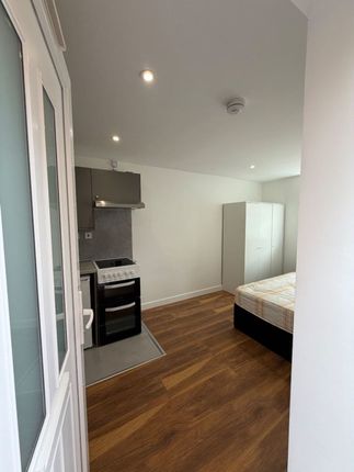 Studio parking on 16, Tilekiln Close, Waltham Cross, £1,100/mo