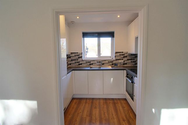 12, The Farthings, Boxmoor photo 3