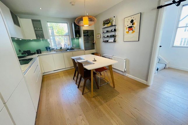 Flat for sale in Nugent Terrace, St Johns Wood