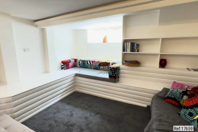 31 Roland Gardens, London photo 3