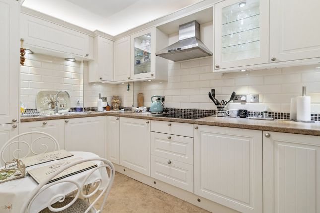 7 Sovereign Beeches, Green Lane, Farnham Common photo 4