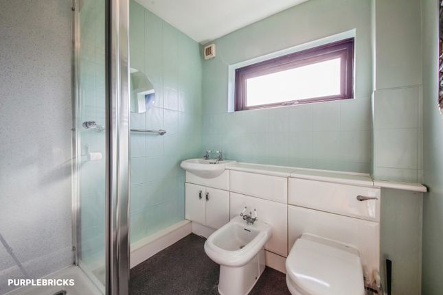 Flat 33/Parkview Court, 145 Cobnar Road, Sheffield photo 3