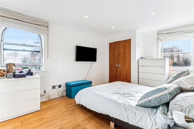 Flat for sale in Keble Place, Barnes, London