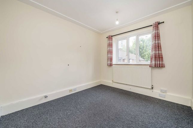 Flat 21 Pickwick House, St Ann's Road, London photo 4