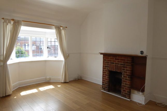 8A, Walton Street, Tadworth photo 3