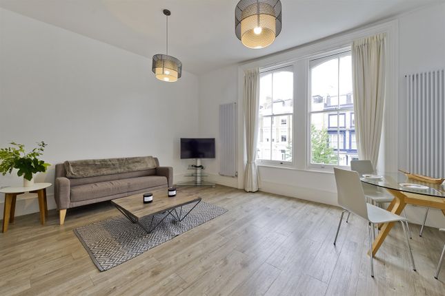 Flat to rent in Blenheim Crescent, London