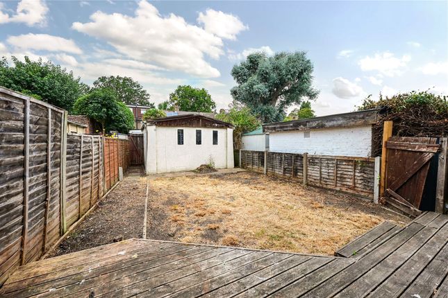 11, Stainash Crescent, Surrey photo 3