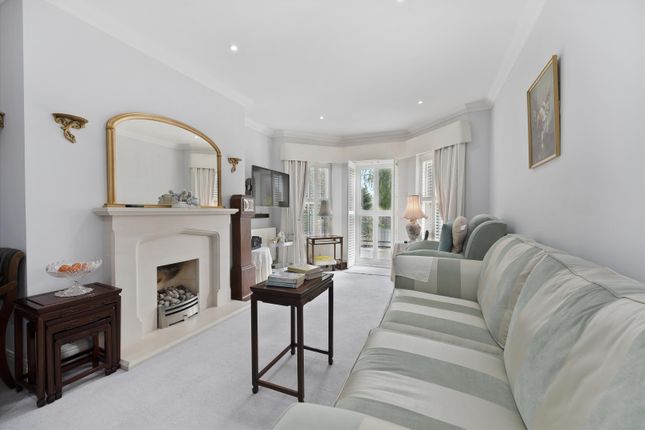 1, Palmerstone Court, Virginia Water photo 4