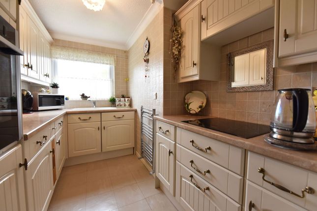 7, Dunston Close, Kingswinford photo 4
