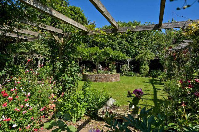 12, Hollycombe, Egham photo 3