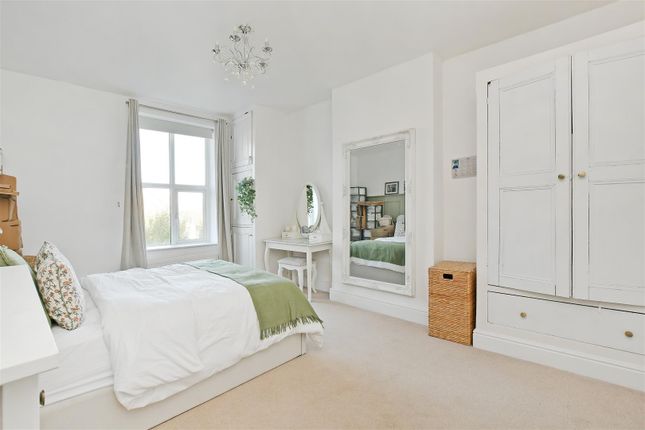 114, Lydgate Lane, Sheffield photo 4