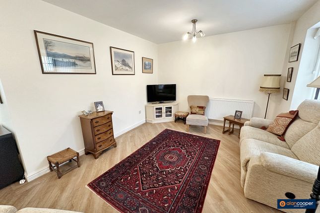 15 Dawlish Close, Nuneaton, Warwickshire photo 4