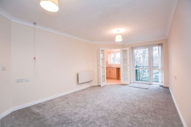 Flat 85, Montague Court, Hamlet Court Road, Westcliff-On-Sea photo 2