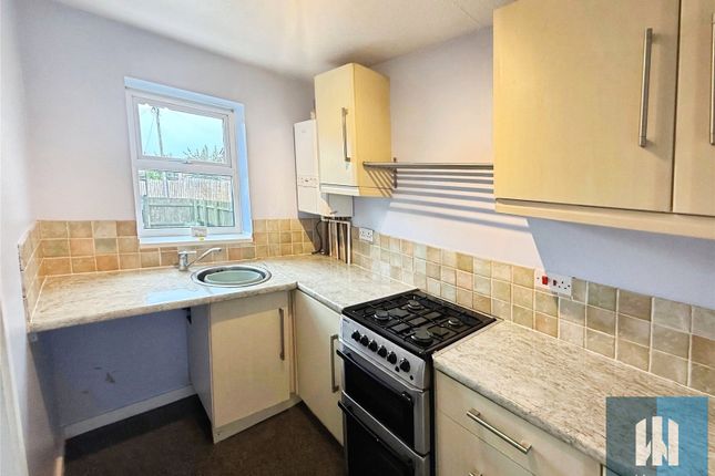 15, Woodlands Close, Huddersfield photo 2