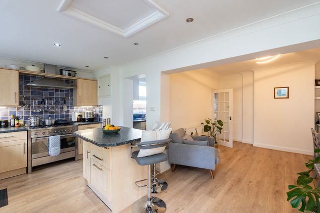 14, Fairfield Drive, Dorking photo 2