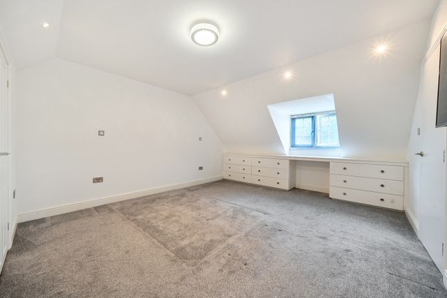 3, Risley Close, Morden photo 4