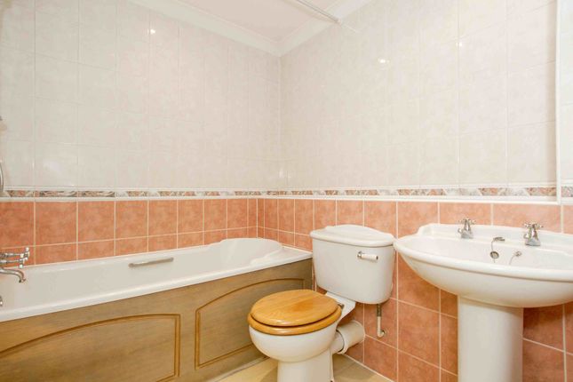 Weirpool Court, Twyford photo 4