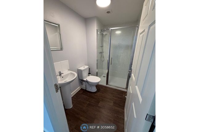 Flat, West Court Clifton Street, Bedminster, Bristol photo 3