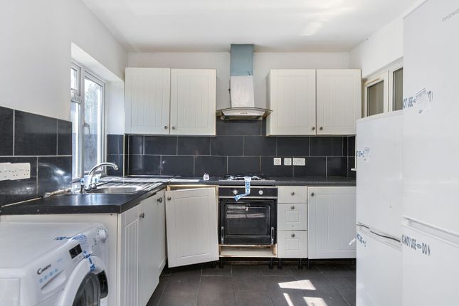7, Morden Gardens, Mitcham photo 2
