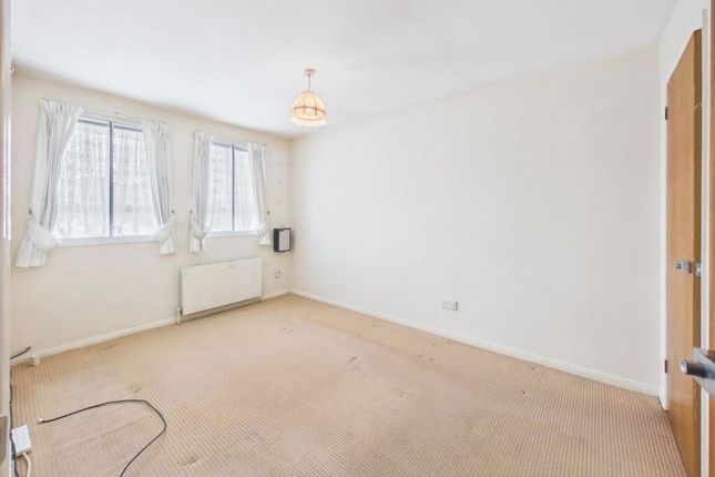 11, Jubilee Close, Stanwell photo 4