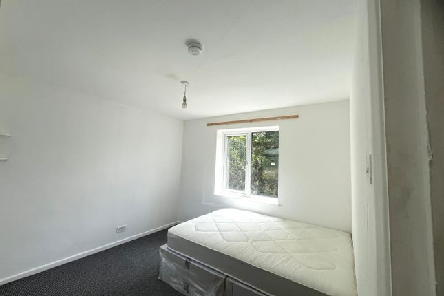 48, Honeysuckle Gardens, Hatfield photo 4
