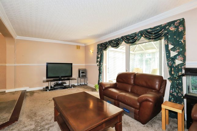 8, Newbridge Gardens, Wolverhampton photo 3