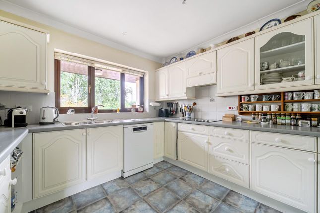 2, Bishops Rise, Cullompton photo 2