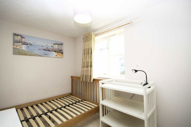 20, Livesey Close, Kingston Upon Thames photo 4