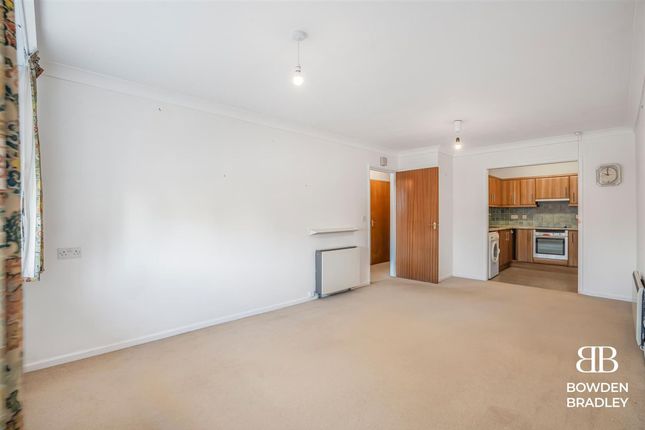 Flat 18, Manor Court Lodge, London photo 4