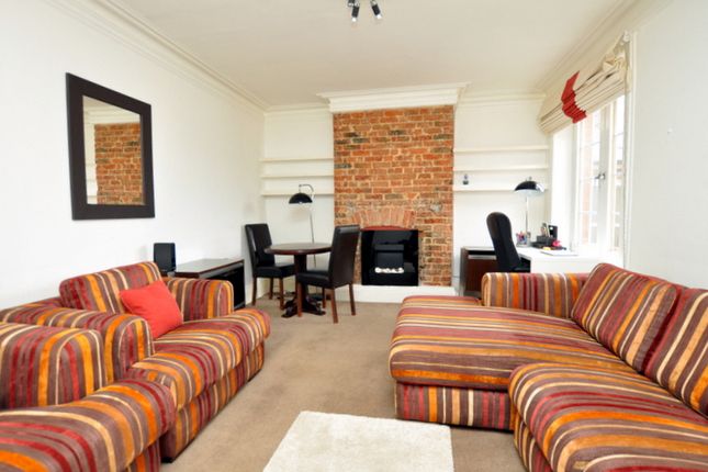 Flat to rent in York Road, Guildford, Surrey