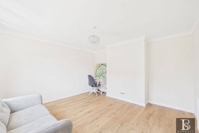 6 Stuart Close, Windsor photo 2