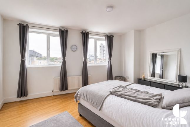 Flat 2, Driss Apartments, 75A Burdett Road, London photo 4