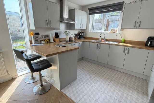 22, Knoll Gardens, Carmarthen photo 4