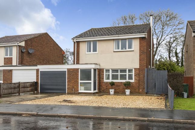 Link-detached house for sale in Bicester, Oxfordshire