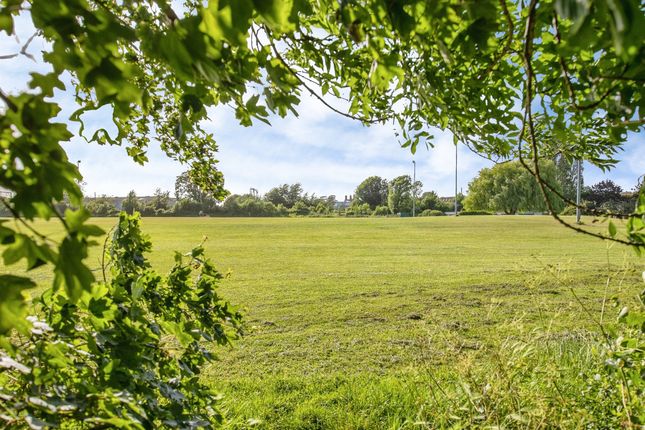 26, Archery Fields, CLACTON-ON-SEA photo 2
