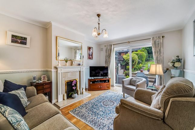 34, Chipstead Lane, Lower Kingswood photo 4