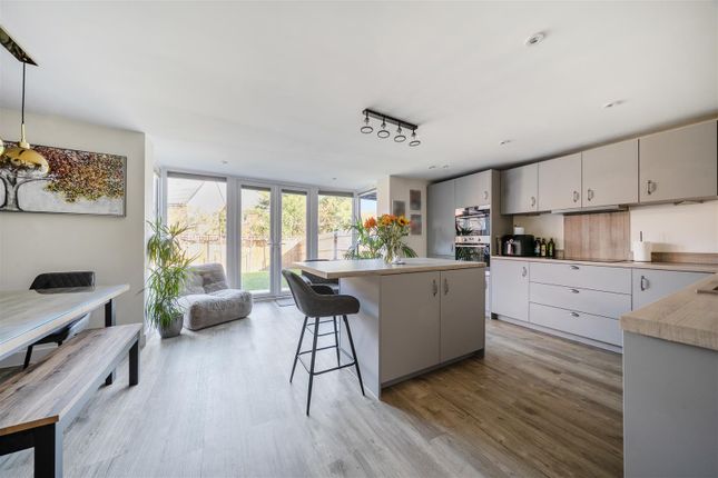 4, Stirling Drive, Bedford photo 2