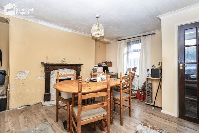 12, Chapel Street, Bridgend photo 4