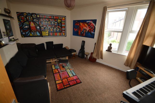 Thumbnail Terraced house to rent in Beechwood Crescent, Leeds