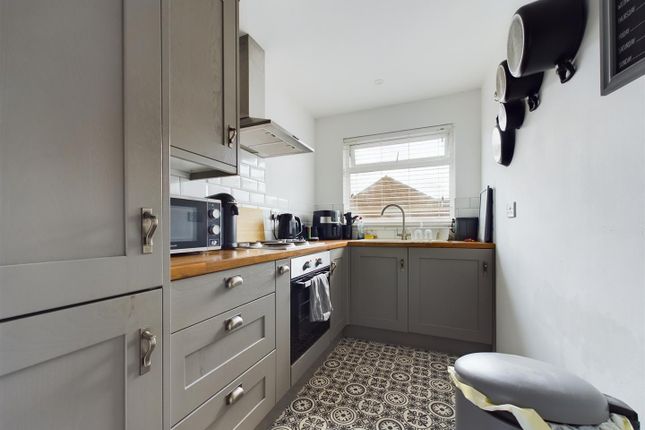 22, Talbot Way, Reading photo 3